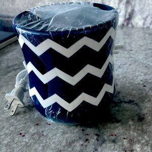 Yankee Candle Electric Tart Warmer. Navy Blue and White.